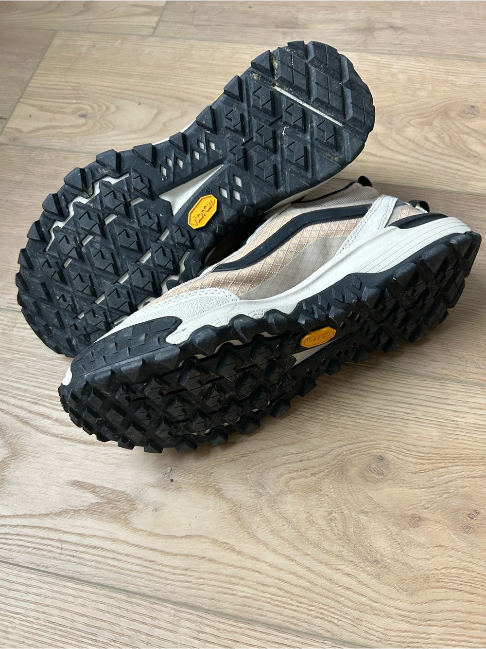 Vans Beige Black Trail Sneakers - Picture 6 of 7